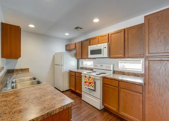 Easy Access To Asu! Extended-stay Townhome *