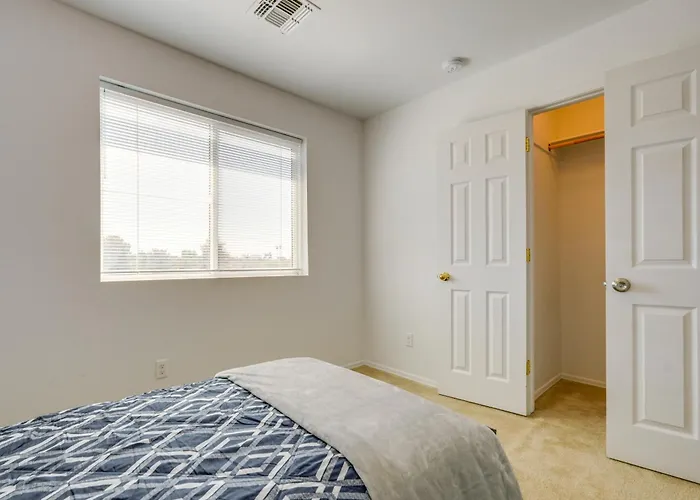 Easy Access To Asu! Extended-stay Townhome Ferienhaus *
